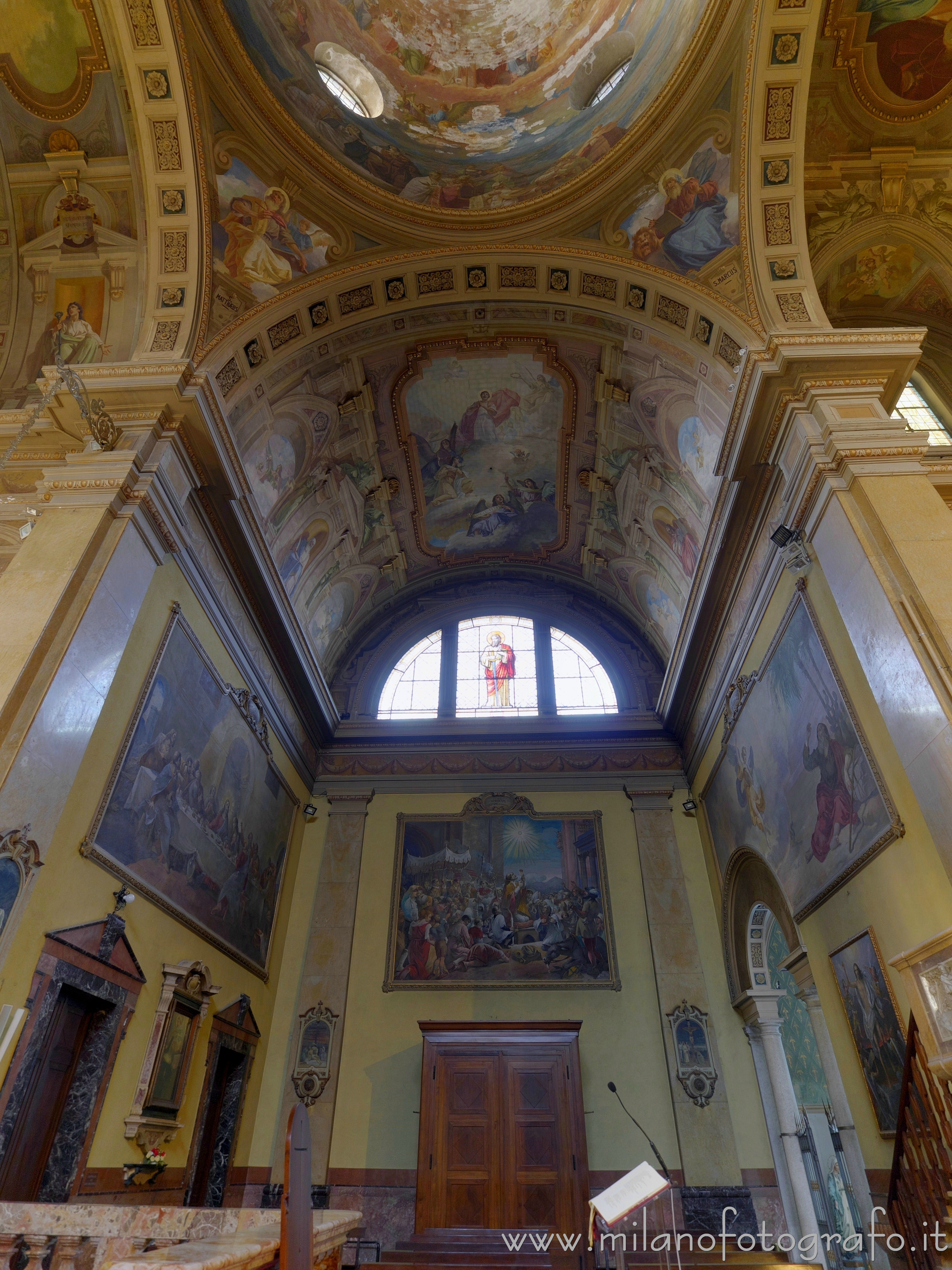 Busto Arsizio (Varese) - Braccio destro del transetto della Chiesa di San Michele Arcangelo - Foto a piena risoluzione